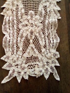 Elegant Battenberg Handmade Lace Table Runner Centerpiece